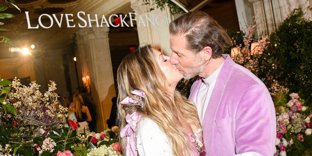 residentdigital's tweet photo. On Tuesday, February 14th, New York-based LoveShackFancy debuted their British-inspired Fall 2023 Collection with a celebration of everything romantic and whimsical at The Plaza.

Check out the recap at https://t.co/WNYye7ZGU1 💖

#RebeccaHesselCohen #LoveShackFancy #LSF https://t.co/K278mgUky1