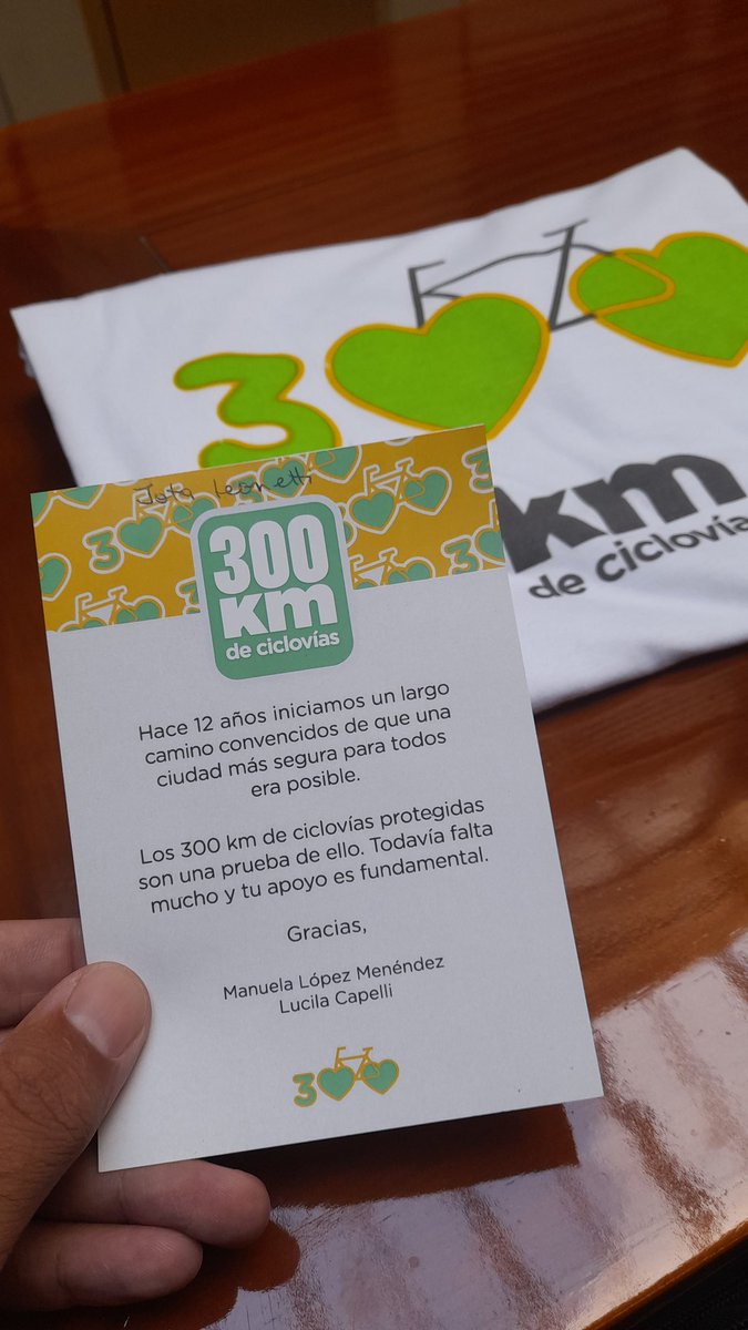 jotaleonetti's tweet image. No hay dudas de que hoy la única forma de #moverte en la Ciudad es por los #300KM de #Ciclovias 🚴
Llego a la #radio y me encuentro esto 👇 #MejorEnBici