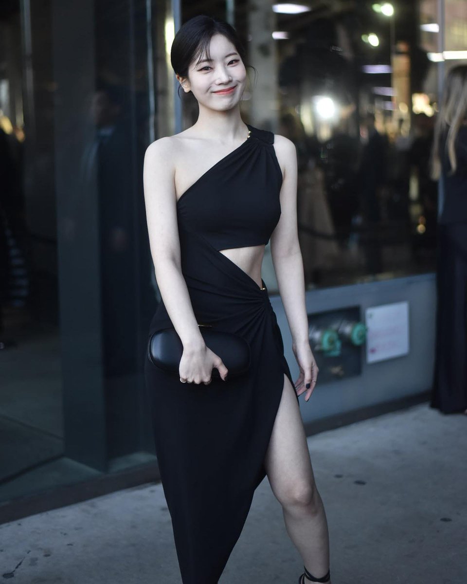 iF0RMOGURI's tweet photo. pisame porfa

#MICHAELKORSxDAHYUN #MICHAELKORSFW23xDAHYUN #NYFWdahyun @JYPETWICE https://t.co/B51v4h4Q0n