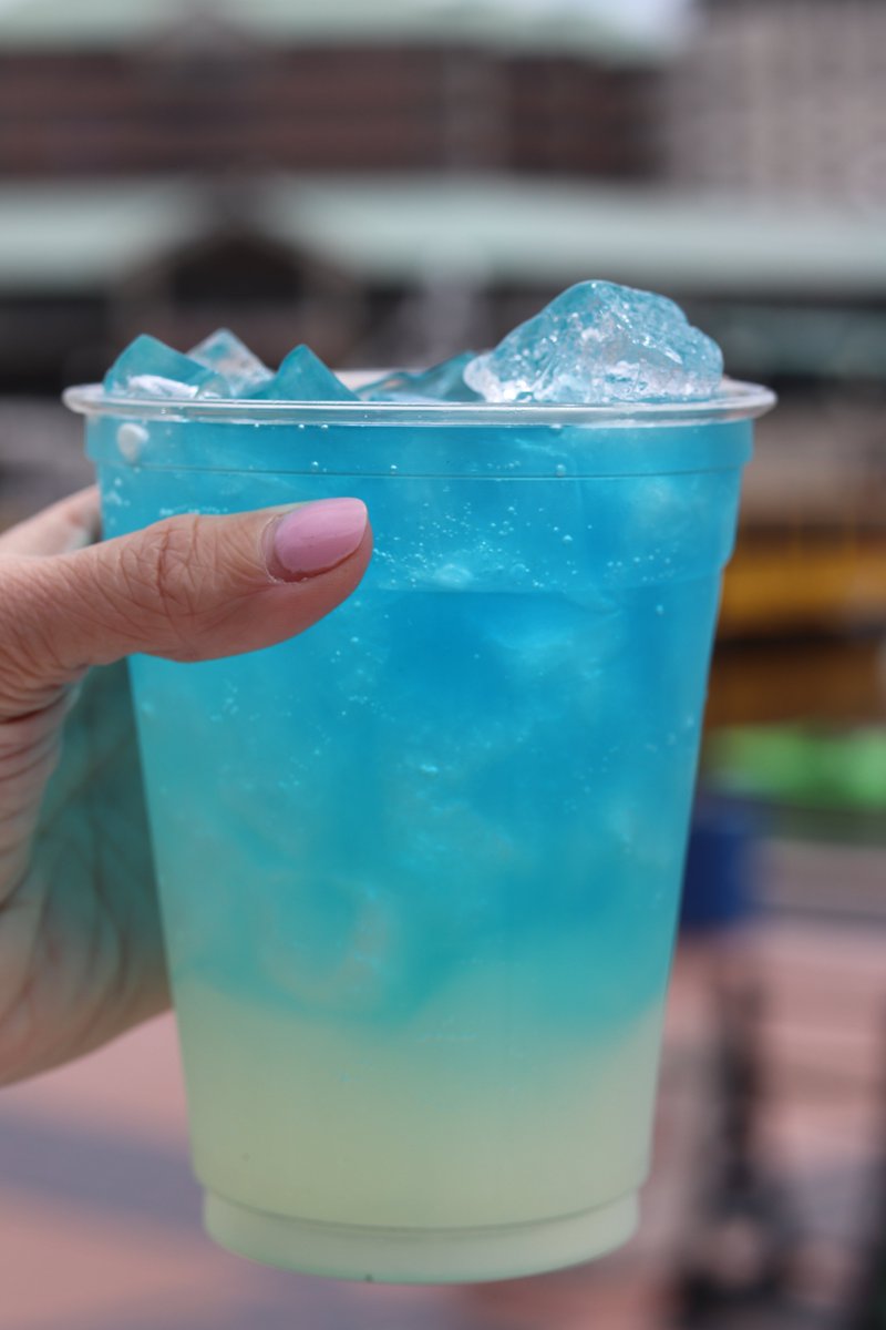Have you tried our Lightning Lemonade? Perfect ahead of tonight's @tblightning match!

Stop by The Sail on your way to @amaliearena -- we're a short walk away, or take the FREE #TECOLineStreetcar get on at Dick Greco Plaza -- steps away from The Sail).

#tampabar #tampadrinks