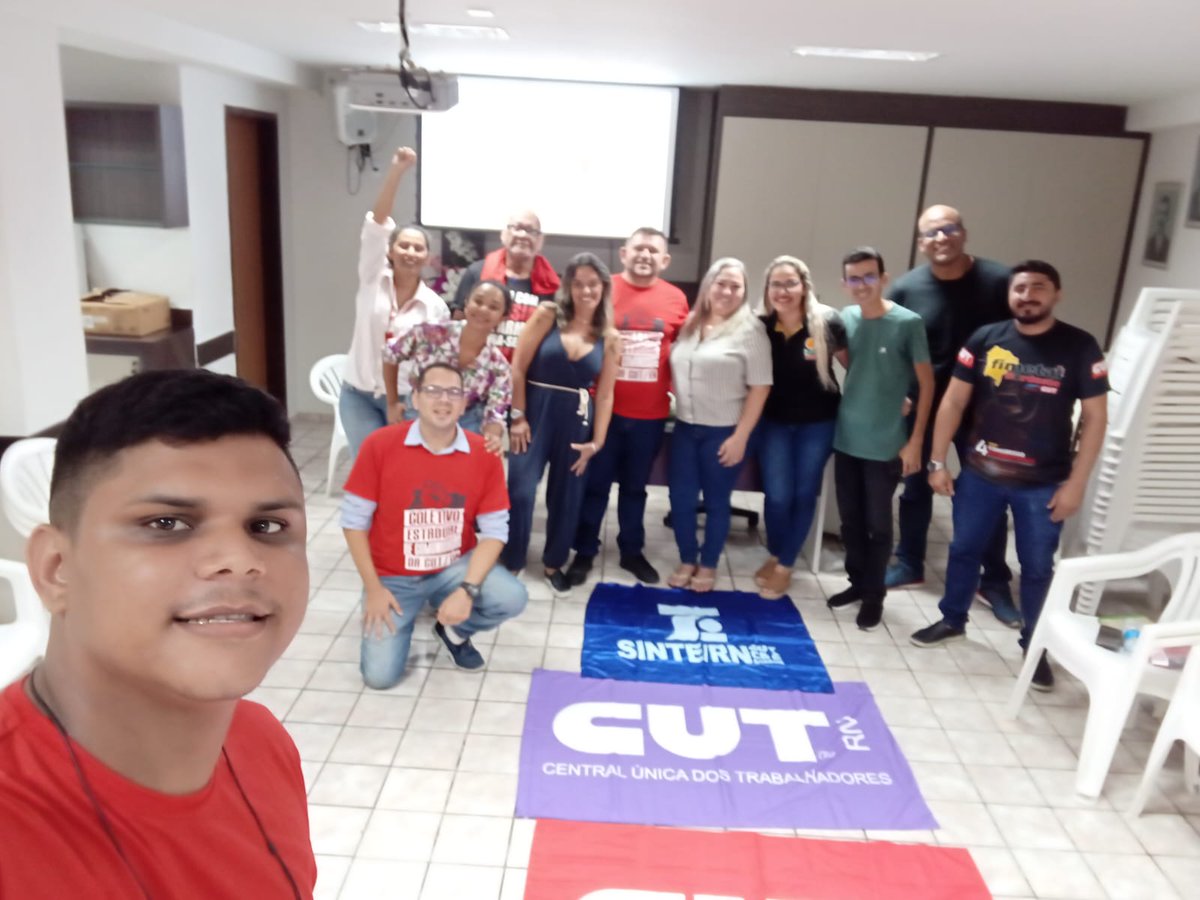 ALEXPONTESRN's tweet photo. Nos reunimos hoje, para traçar estratégias de fortalecimento da Comunicação Sindical através do nosso Coletivo Estadual de Comunicação.

Nossa bandeira de luta é por uma comunicação plural e democrática, produzida pelo povo e para o povo.

@cutpotiguar
@cutbrasil

#cutrn https://t.co/WUB42LatxH