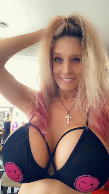 #smile https://t.co/oQ1F5WUI87<a href="/tag/smile"class="tags">#smile</a>