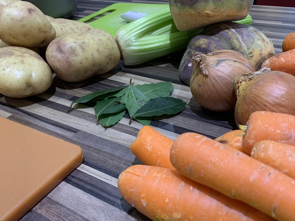 Pftameside's tweet image. After scoffing a mini roast chicken dinner, we chucked the bones into a pan with the peelings and ‘boiled up a broth’, which made the most comforting chicken soup 🥣 
Our next Winter Warmer is 1st March 4-7pm 🍜 
Funded by @TamesideCouncil’s  Winter Pressure Fund