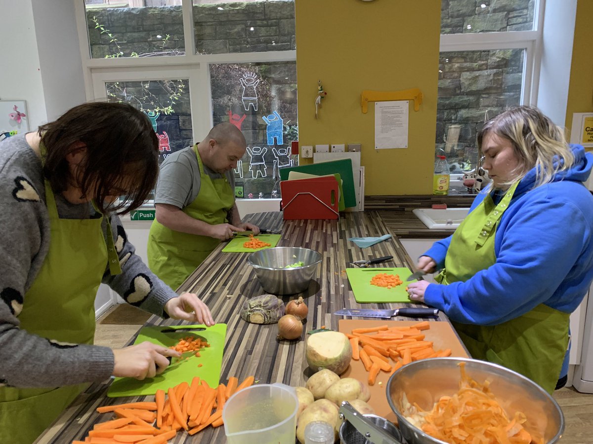 Pftameside's tweet image. After scoffing a mini roast chicken dinner, we chucked the bones into a pan with the peelings and ‘boiled up a broth’, which made the most comforting chicken soup 🥣 
Our next Winter Warmer is 1st March 4-7pm 🍜 
Funded by @TamesideCouncil’s  Winter Pressure Fund
