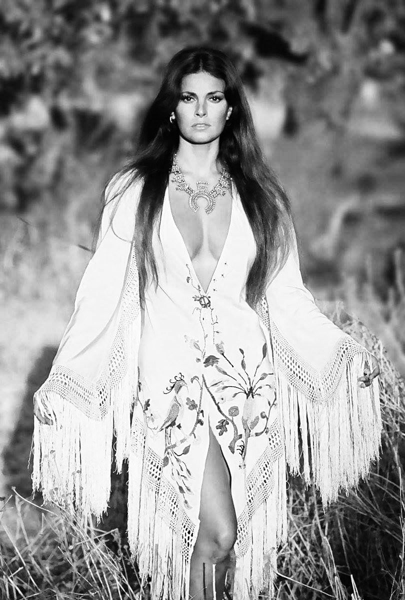 WATZUPMAG's tweet photo. Actrice phare des années 60’/70’, elle a été une icône, un sex symbol, un mythe, pour devenir une légende…
#RaquelWelch vient de nous quitter à 82 ans. Dieu créa la femme…
Au revoir Madame ! https://t.co/jnytPXBtNg