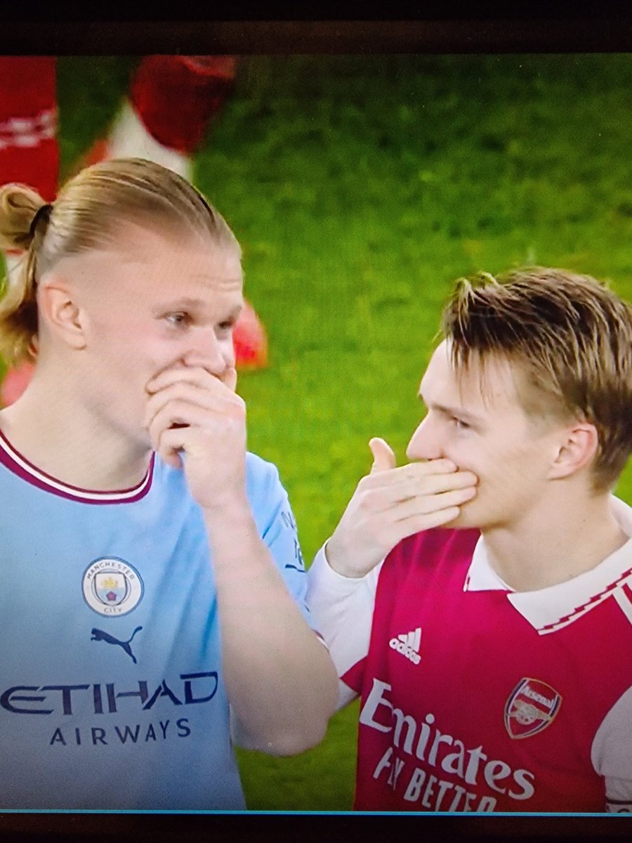 Sástu gönguna hjá Johannes Thingnes Bø í gær? 

Jájá, klikkar úr tveimur á skotsvæðinu en vinnur samt, er þessi gæi mennskur?