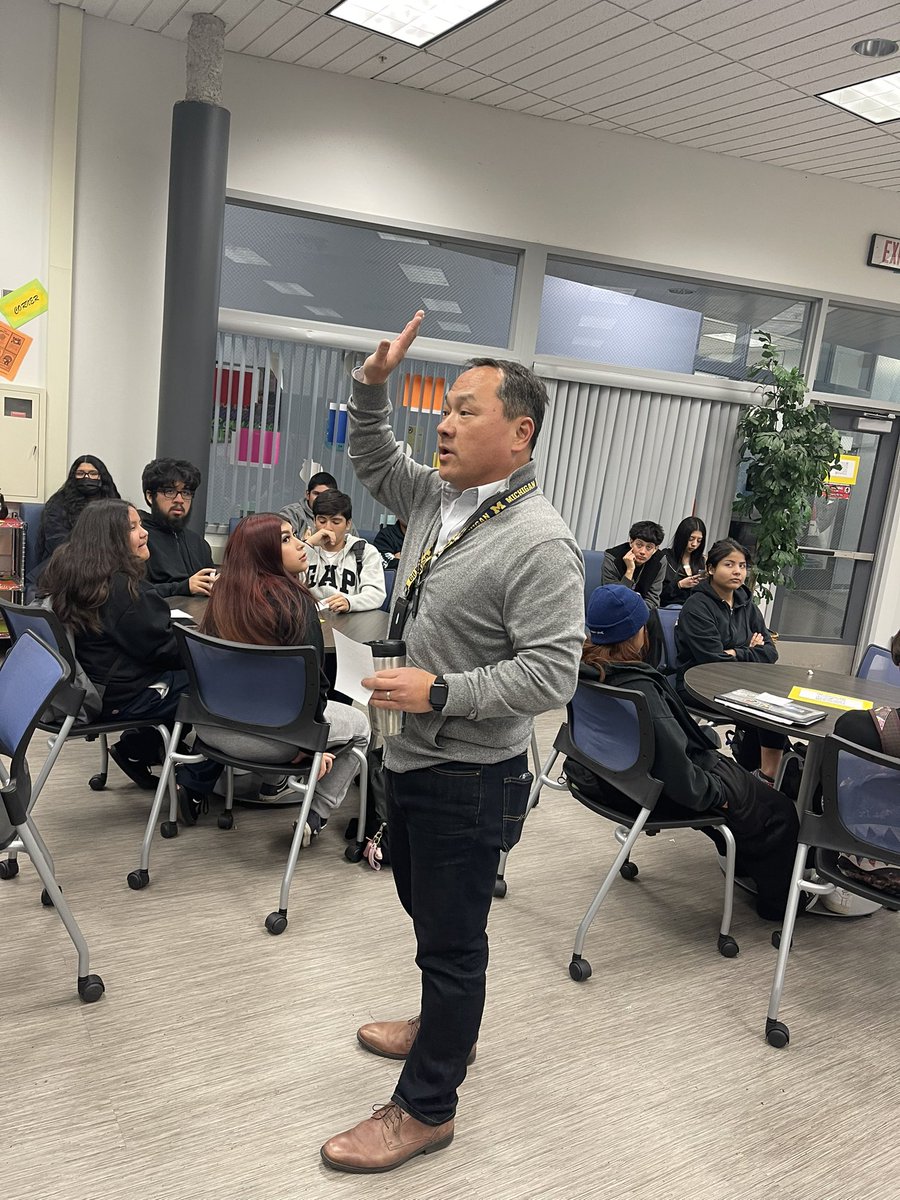PUSDMrsPalmer's tweet photo. Today @PUSDEdTech & @JustinEdTech1 visited @vahsknights to recognize the Sem 1 & January winners for the Online Learning Program Breakthrough Awards! #studentincentives #starbucks #InNOut #beatsstudiobuds #solarpoweredbackpack Thankful for @ImagineLearning @EdgenuityInc support! https://t.co/Ei0UJyHewX