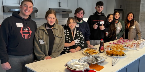 EmersonJSHS's tweet image. Great Job @emersonstuco volunteering today at the Ronald McDonald House! #gocavos