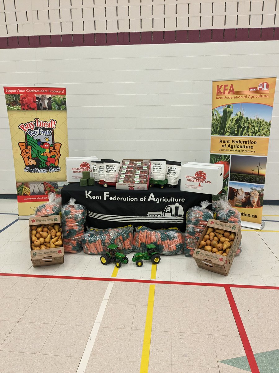 KentFederation's tweet image. This year the kent federation of agriculture celebrated #cndagday by gathering donations for two local food banks!  This year we raised $8000 dollars. The money is used to support the food banks throughout the year to help keep the shelves full.  
#ontag #ckont