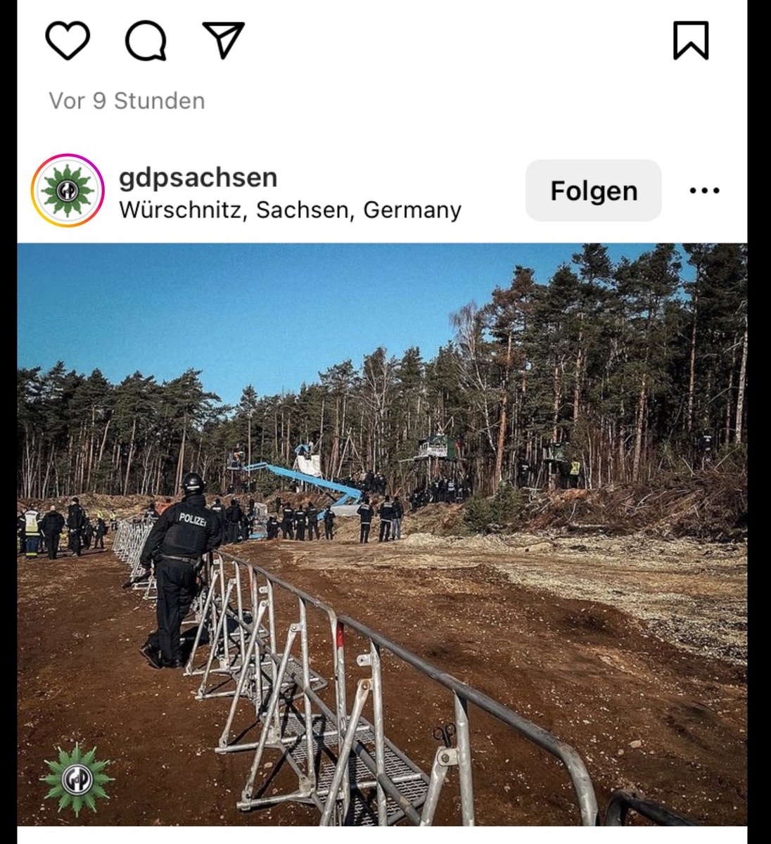 DanniPilger's tweet photo. Einsatzkräfte der #polizeisachsen und des @THWLeitung
haben begonnen, notwendige Vorbereitungen für die
Räumung zu treffen.
WARUM BETEILIGT SICH DAS #THW AN DER VERNICHTUNG DES @heibo_bleibt #waldstattmüll #Heidebogen #oo1502 https://t.co/Qbav3tW0YW