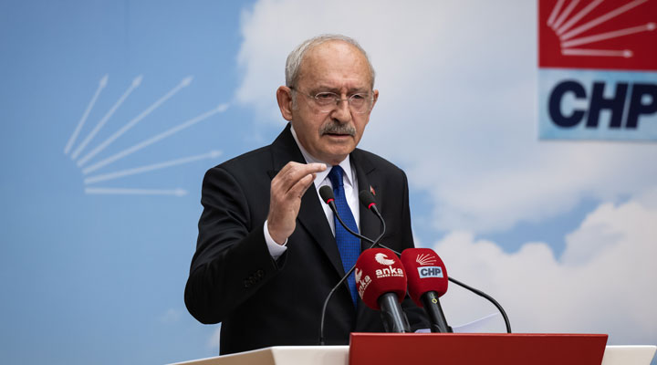 BirGun_Gazetesi's tweet photo. Kılıçdaroğlu: Beşli Çeteler, bu akşamki bağış performansınız gözlerimi yaşarttı. Dekontları mutlaka saklayın; onları 418 milyar dolarlık borcunuzdan düşeceğim
https://t.co/204Yrx0vzr https://t.co/xgGNSU2GCj
