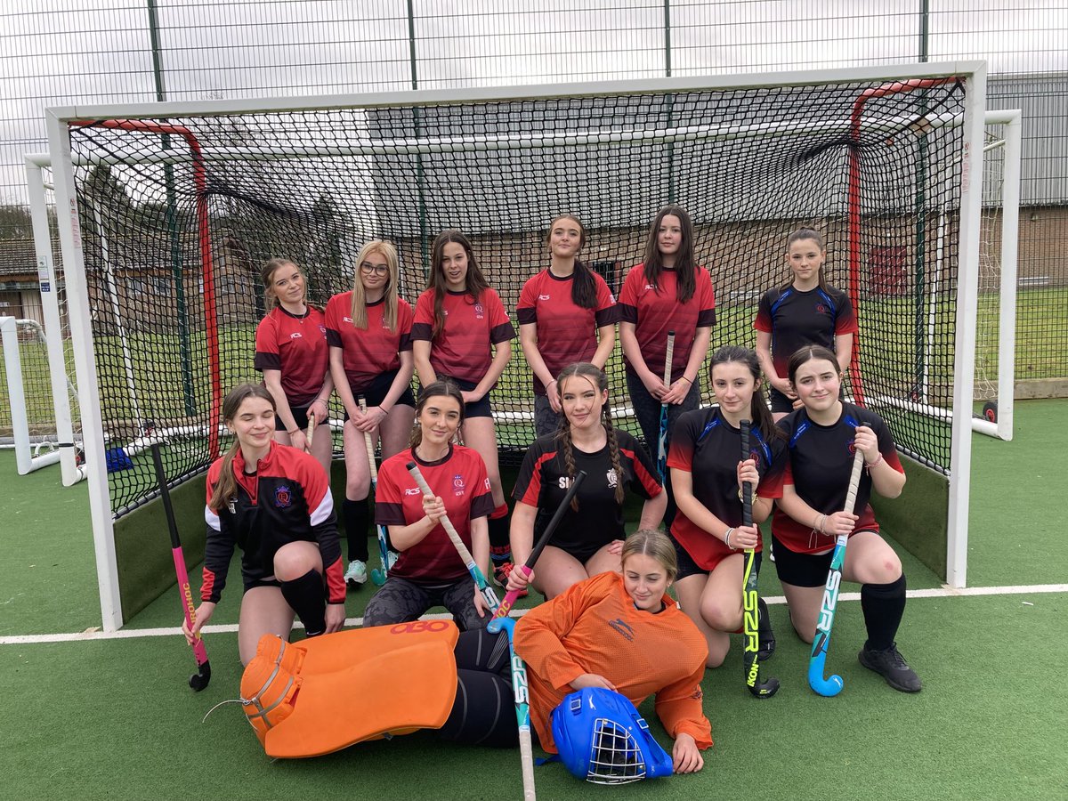 QEHS yr 10( with 3yr 9’s) v Bro Dinefwr. 4-2 to Bro Din. Lovely game of hockey. 🏑 Yr 8 played their first full pitch game and clinched the win with a goal for Oliver. ( Sorry - no photo)🏑🏑Diolch ⁦<a href="/AddGorffYBD/">Iechyd a Lles Bro Dinefwr</a>⁩