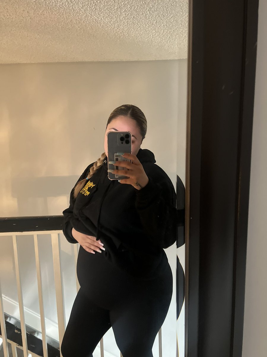 Foreigncarli's tweet photo. Life update ❤️ https://t.co/5ayuokqzrG