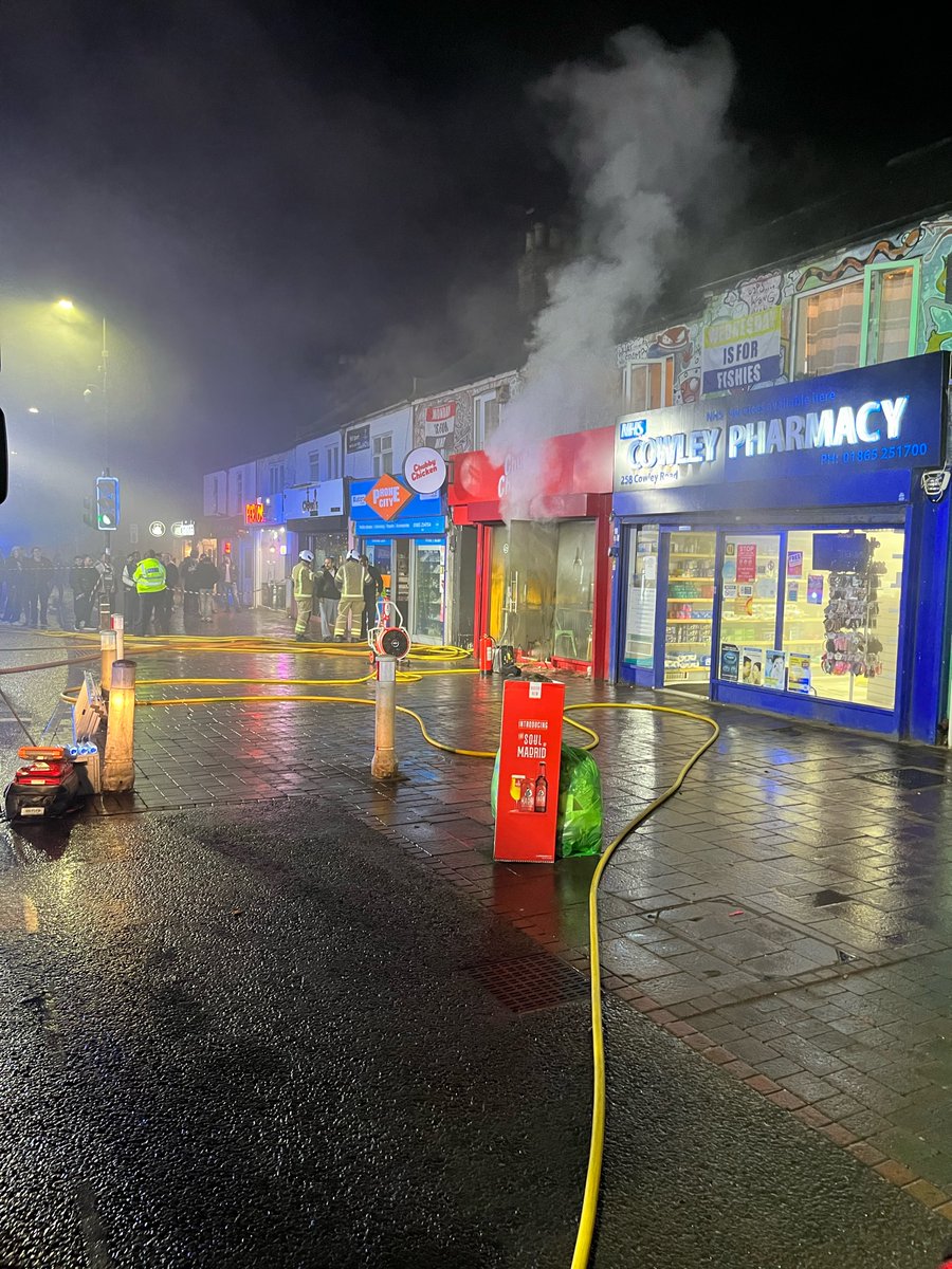 tvprp's tweet photo. #p1514 from #OXONRPBshift supporting the fire service and TVP Oxford with a fire at a premise on Cowley road. Road is shut to vehicles and pedestrians between Manzil way and Divinity road. https://t.co/btMMJLad0F