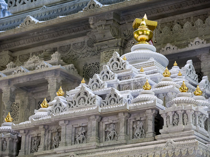 freemediaindia's tweet photo. Inaugurated in 2014, the temple boasts intricate carvings, stone pillars, domes, and ceilings, and is located within proximity of Newark International Airport. The temple is a cultural treasure and beacon of understanding for people of all backgrounds.
#SidharthShukla #ElonMusk https://t.co/TmXEes3oNS
