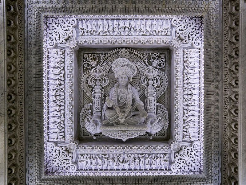 freemediaindia's tweet photo. Inaugurated in 2014, the temple boasts intricate carvings, stone pillars, domes, and ceilings, and is located within proximity of Newark International Airport. The temple is a cultural treasure and beacon of understanding for people of all backgrounds.
#SidharthShukla #ElonMusk https://t.co/TmXEes3oNS