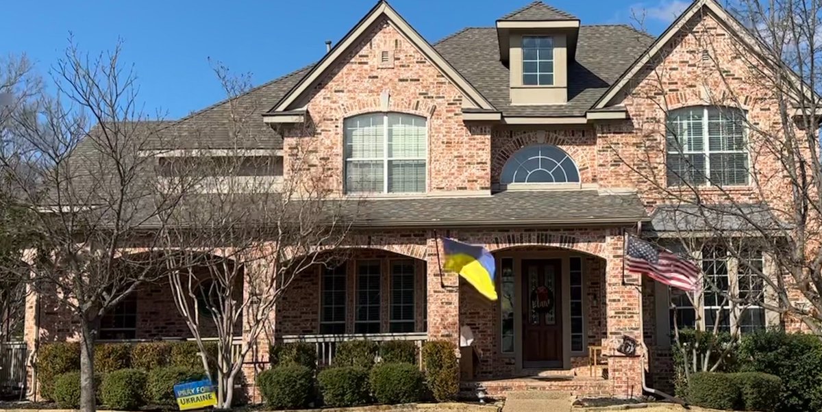 FlagShame's tweet image. I would like to think this is ignorance, but the US Flag should be on the left to the eye of the viewer.  I guess virtue signaling is fine, but let's not disrespect our flag in the process. (Dallas/Fort Worth, TX)
#FlagShaming #AmericaFirst #DefundUkraine