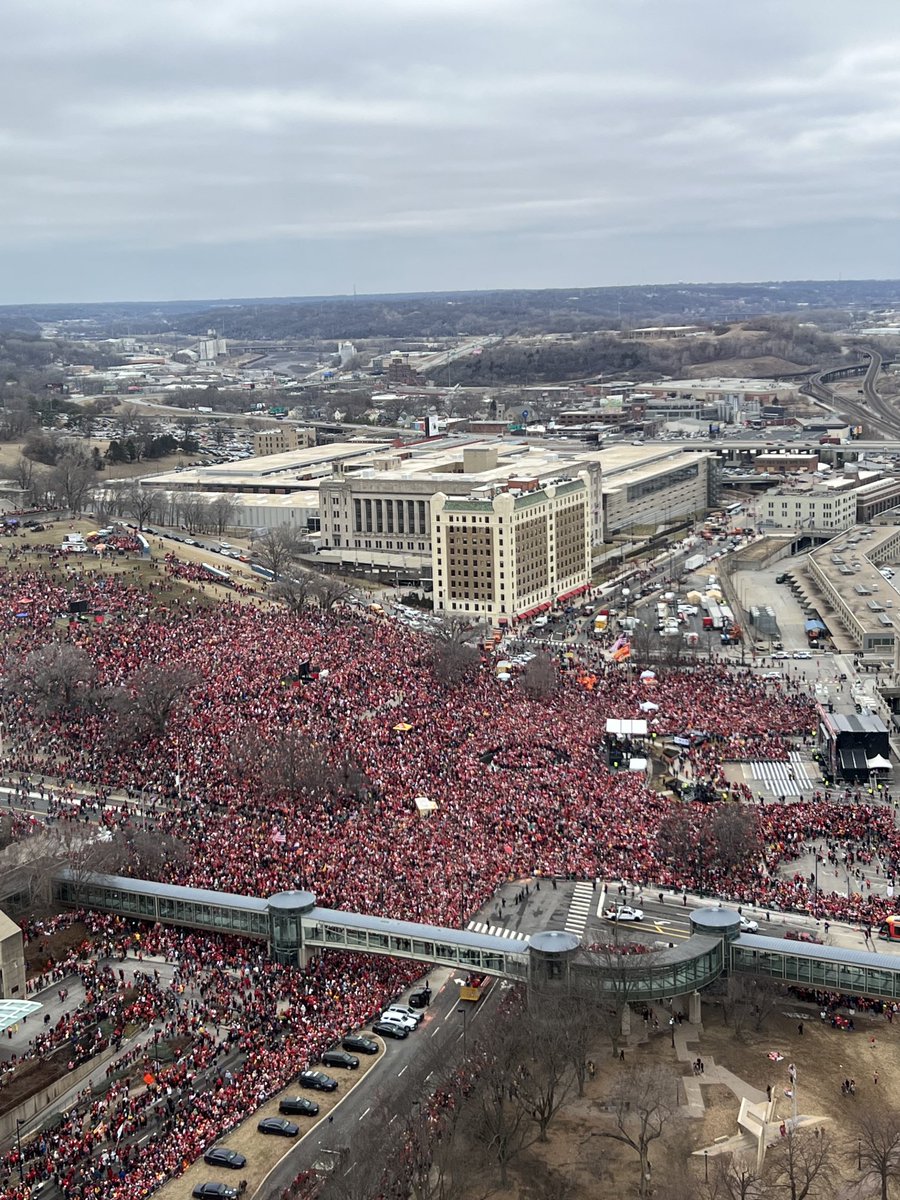 JayFelton's tweet photo. Great day for the ⁦@Chiefs⁩ ⁦@PatrickMahomes⁩ ⁦@tkelce⁩ and Kansas City.  Congratulations!  And a great view from ⁦@LathropGPM⁩! https://t.co/6sZqaFoHX8