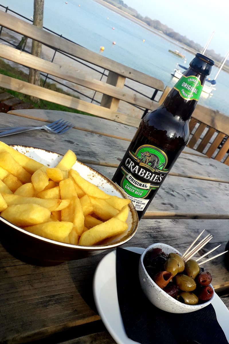 Equi_Services's tweet photo. Did someone say olives and chips with @CliveDouble by the river and a ginger beer too? Oh go on then, if you insist.
#olives #chips #crabbies #crabbiesgingerbeer #river #sunshine #Suffolk @TheMaybush_Ip12 https://t.co/91tnZhZWp7