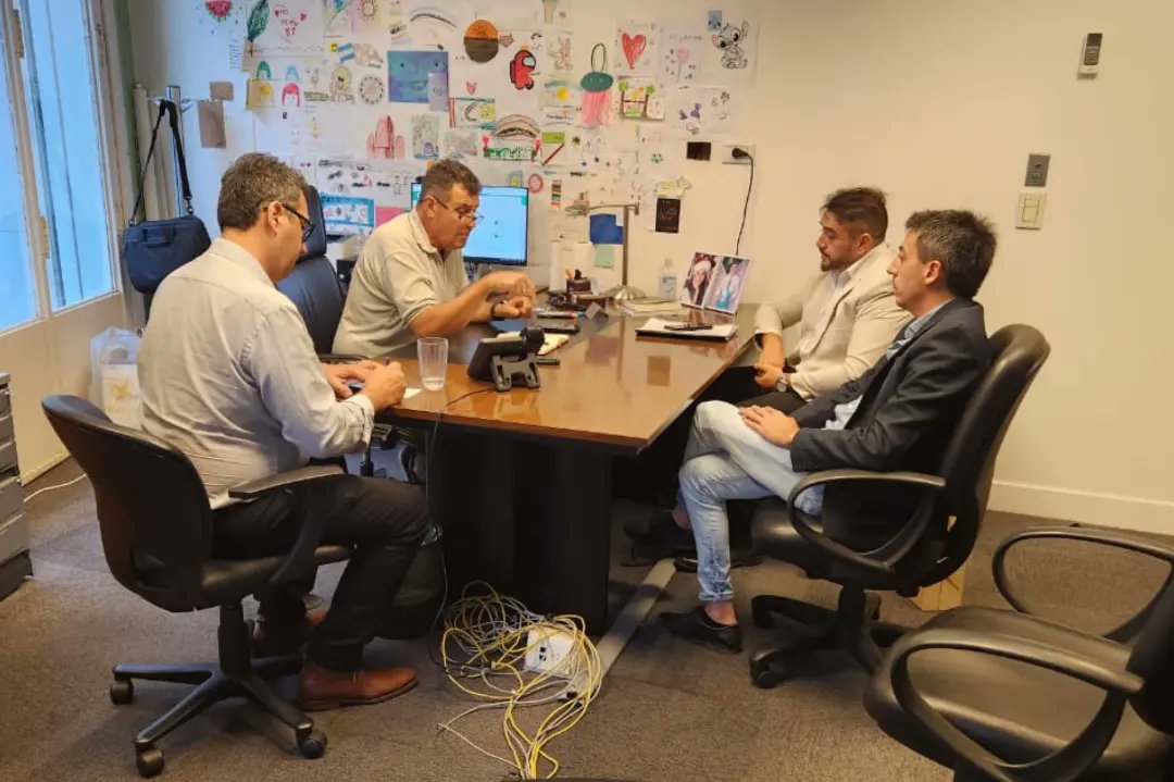 Ubietafer's tweet photo. Hoy tras una reunión con el Ministro de Obras Públicas de la Nación, @gkatopodis, quiero anunciar grandes noticias para este 2023: 

Conseguimos el financiamiento necesario para continuar con el plan de asfalto en nuestro departamento. https://t.co/uehMoZrdUz