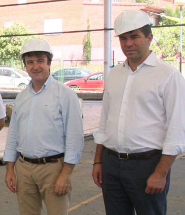 pcarro76's tweet photo. @dosbemoles @apricotzoom @ayto3cantos Se llama @javierjuarez80 y esta es su cara dura.
✅Estudió derecho,y le debieron regalar la carrera, jamás ha ejercido. 
✅Se desconocen trabajos ajenos a la política...
✅Usa el WhatsApp municipal para lanzar proclamas políticas
✅ Protagonista en el caso #Hermanisima https://t.co/KBm2wG573d