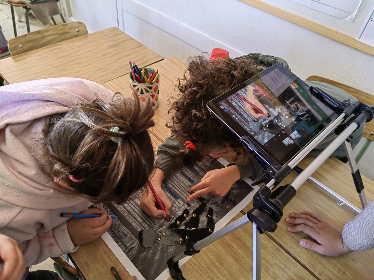 EscPeterPan21's tweet photo. 3, 2, 1... ACCIÓ! 🎬
Molta activitat avui de la mà de @Drac_Magic: ginys que formen part de l'origen del cinema com el fenaquistoscopi o el zoòtrop, el món de l'animació i muntatge amb Mashup Table. Un dia de pel·lícula!💚
#ProjecteInterdisciplinari
#EscolaPeterPan
#LearningToFly https://t.co/6i4ghpPWHc