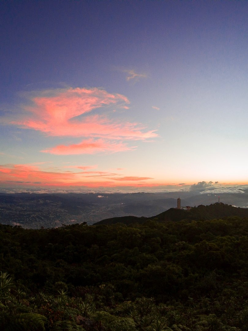 Un atardecer desde Lagunazo 🤩
#15Feb #Caracas #Venezuela #atardecer