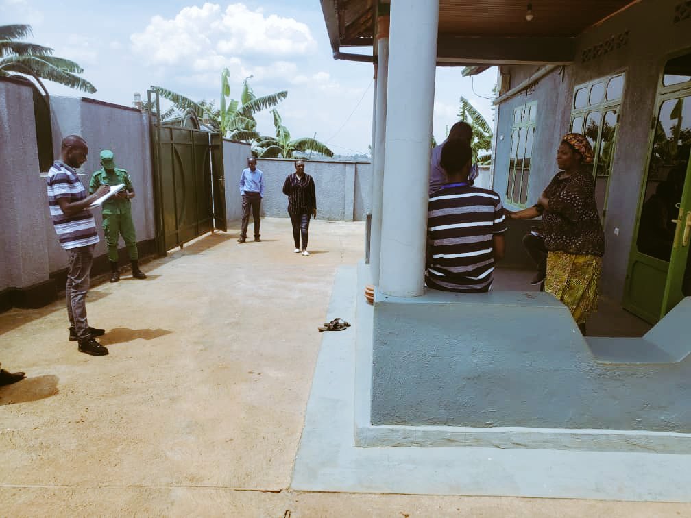 NyamataBugesera's tweet photo. Bsr!
uyu munsi kuwa 15 Gashyantare 2023 mu Murenge wa #Nyamata twakiriye Itsinda rya #NISR baje mw'Isuzuma ry'Imihigo, bari baherekejwe na Bwana Umunyamabanga Nshingwabikorwa w'Akarere, banasuye Imihigo Itandukanye kuri terrain! https://t.co/GoIDk6Yc9J