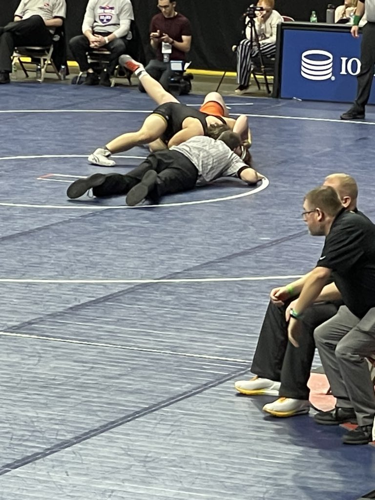 285 Evan Sorensen defeats Waukon’s Ericson with a pin in the first period!!! Evan will advance in his bracket!