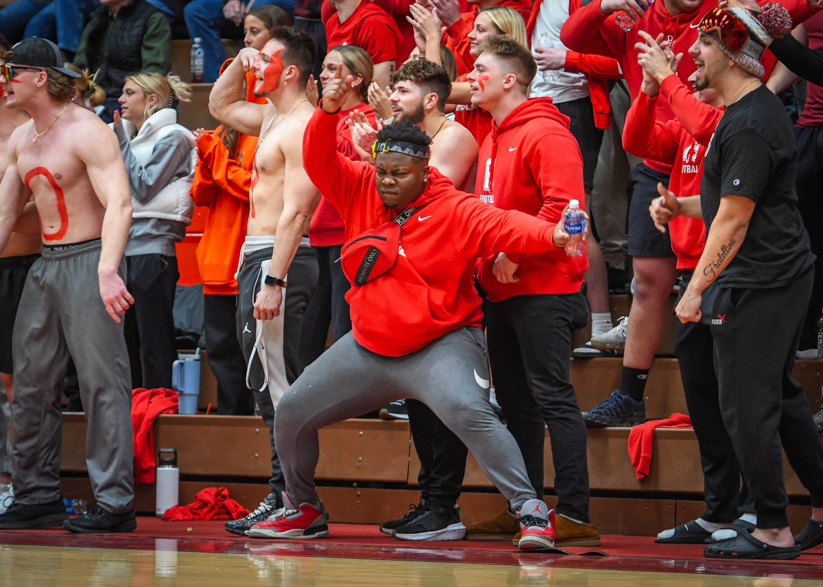 EdinboroFB's tweet photo. BIG ENERGY ONLY! #JuicedUp
#PackMcComb on Wednesday Night! https://t.co/MYYKF8ajme