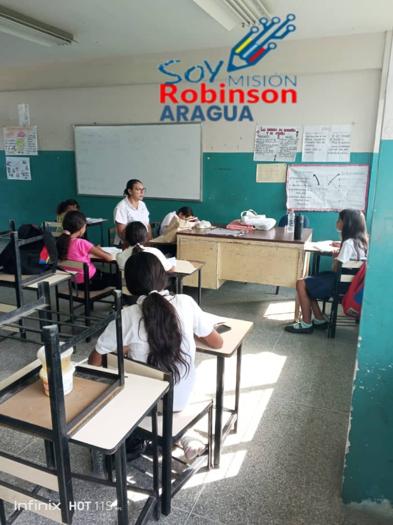 araguafsr's tweet photo. Misión Robinson Libertador en los Ambientes Sembrando Conocimientos y El Conocimiento es la Mejor Arma,activos en el liceo Andrés Eloy León Moratinos, facilitadora Hidalgo Milagros y Yoleiza Hidalgo #CeseALasSanciones https://t.co/z8j0MFhs6K