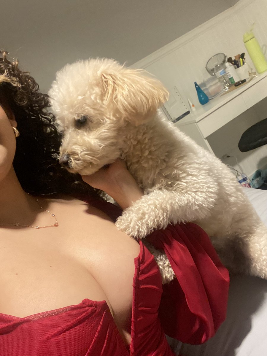 foreverlaissa's tweet photo. “mom don’t go out w. dad, stay home w. me” https://t.co/ocqNc6uc44