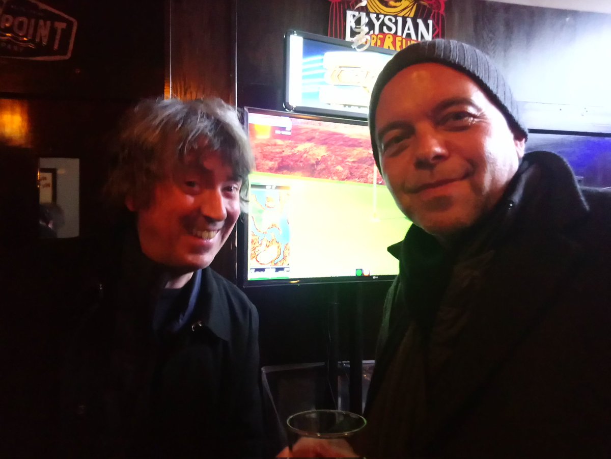 makitmar's tweet photo. thank you so much for the great show. We love both Mark ❤️
@markcharlatan, @thecharlatans &amp; @MarkGardener, @rideox4. the rare shooting in #Seattle, US. next stop is #Portland. https://t.co/Y7t33PLLvt