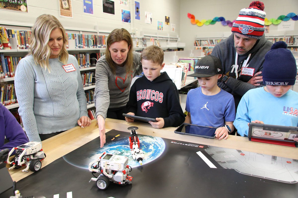 barrington220's tweet photo. Today Hough students had a chance to show their parents what they're learning about in #STEM class! #WeBelong220 

Learn more about our elementary STEM program: https://t.co/1pBdBtELfm https://t.co/PJ1MFpJLTC