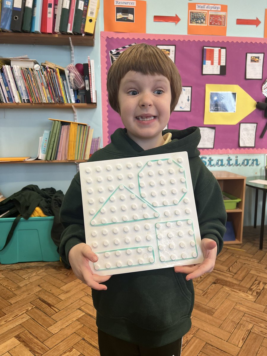 PlasmarlPrimary's tweet photo. @plasmarlyear2 learning about 2D and 3D shapes in maths this week. #PlasNum https://t.co/01H9OzC1cw