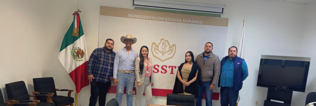DurangoMorena's tweet photo. En busca de llevar los beneficios de la #4T a tod@s los #Duranguenses, nos abré la puerta nuestra amiga Diana Torres, desde su espacio en la jefatura de servicios al Derechohabiente día a día busca mejorar la condiciones de los #ciudadanos.
#MorenaCrece #Unidad #durangomx🇲🇽 https://t.co/Q5FZO9Gy9c