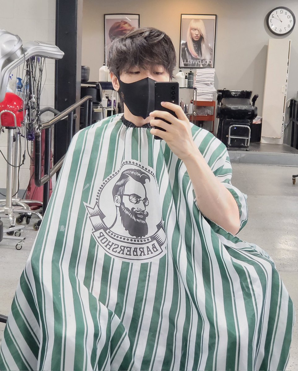 traeyongVAL's tweet photo. back to the perm and now contemplating on a sleeve tatt https://t.co/lIEs4vSQ6O