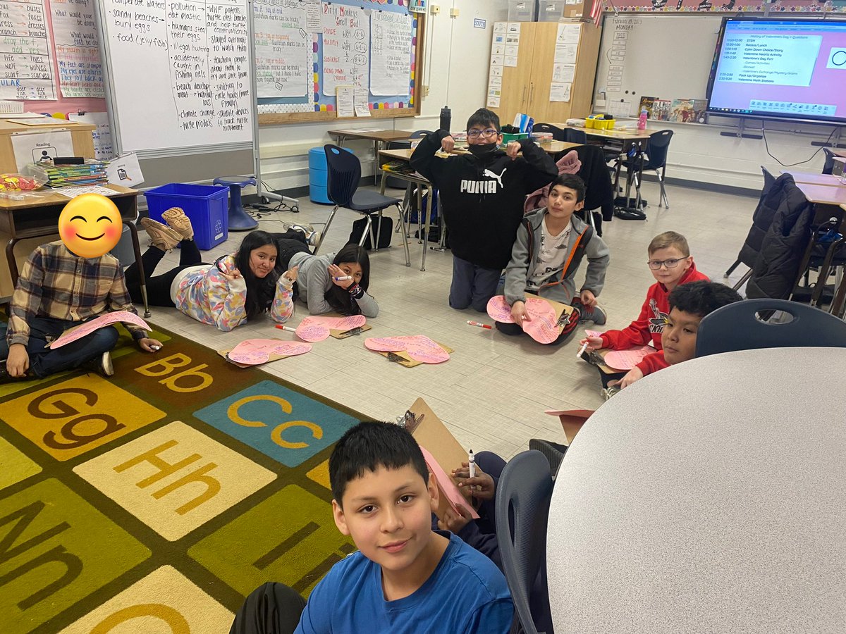 ccsd21twain's tweet photo. Ms. Kim’s class celebrated friendship by writing positive notes to each other. 💕#21Learns https://t.co/6EiIRbzf57