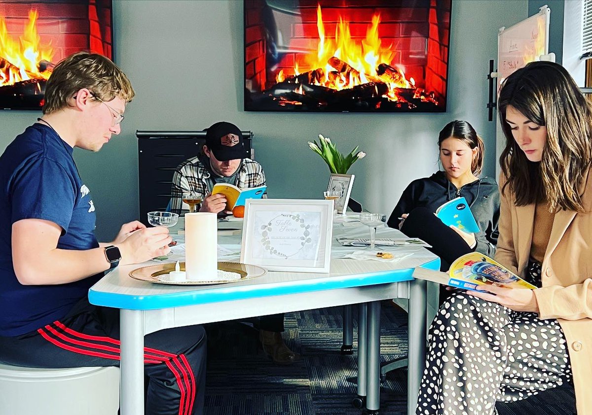 ProfATodd's tweet image. ONE NIGHT ONLY: Franks Bistro offering an exclusive tasting menu for EDU 372. Patrons sampled a variety of titles to find their favorite to begin Literature Circles next week! 📚🥂📚