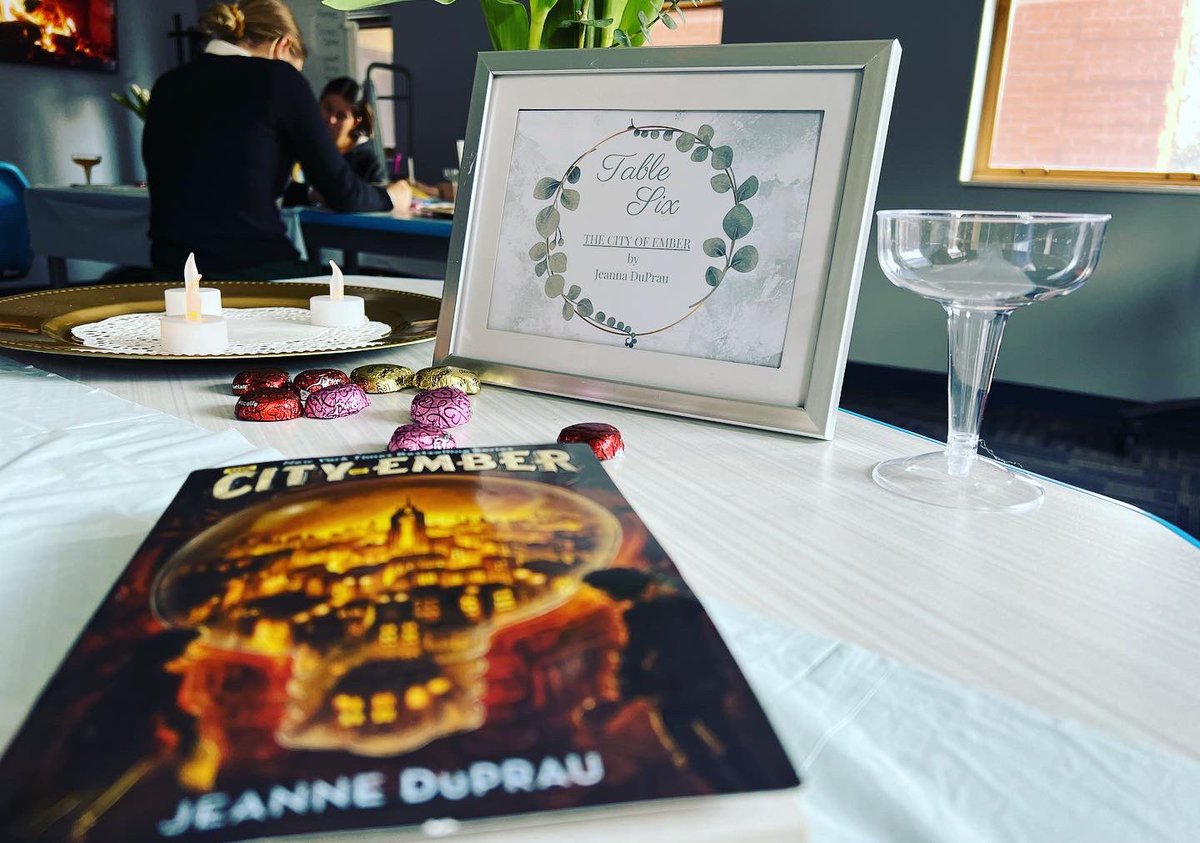 ProfATodd's tweet image. ONE NIGHT ONLY: Franks Bistro offering an exclusive tasting menu for EDU 372. Patrons sampled a variety of titles to find their favorite to begin Literature Circles next week! 📚🥂📚