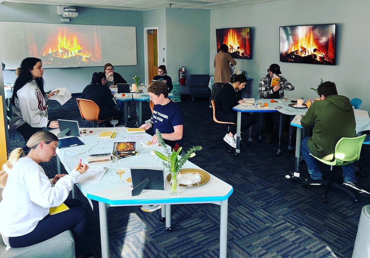 ProfATodd's tweet image. ONE NIGHT ONLY: Franks Bistro offering an exclusive tasting menu for EDU 372. Patrons sampled a variety of titles to find their favorite to begin Literature Circles next week! 📚🥂📚