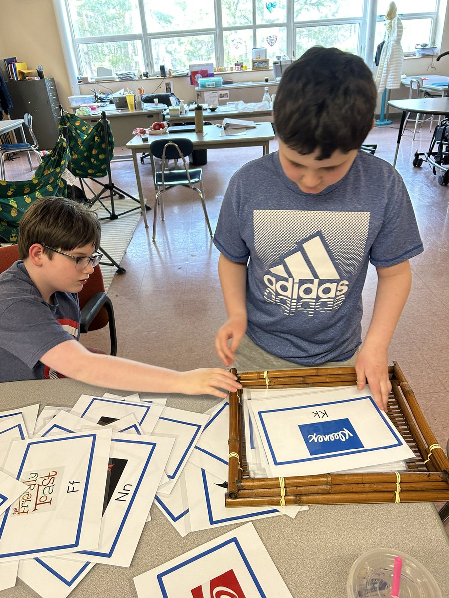 KatesClass1's tweet photo. Cleaning up our โcommunity logoโ game today. The kids did a great job recognizing signs and logos that they see in life around them everyday. #lifeskills #communitysigns #logos https://t.co/2peyxCYR0W