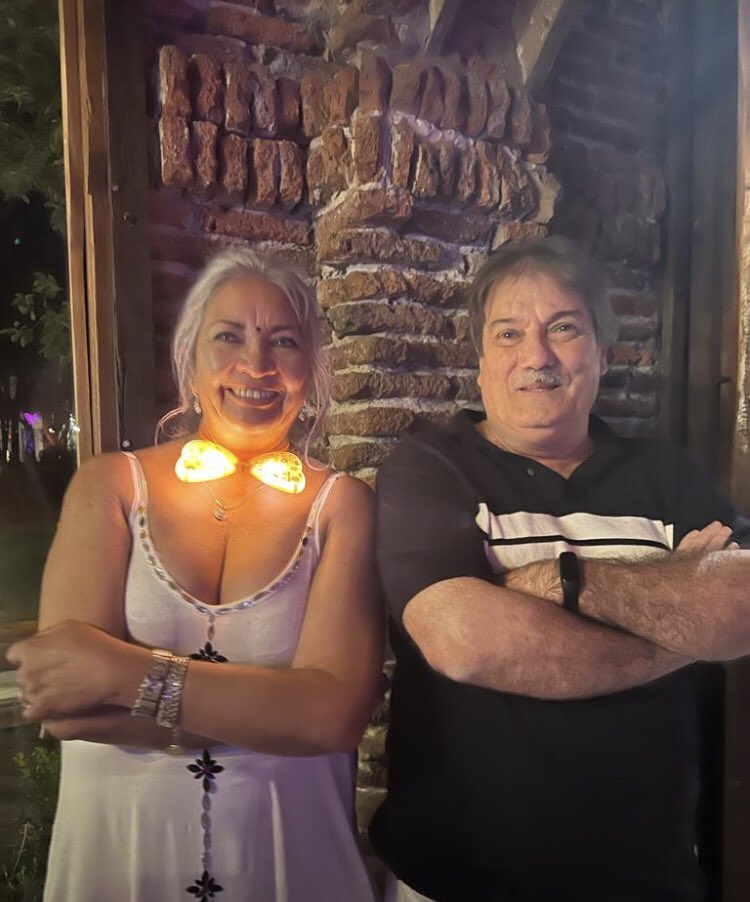 dimelomike's tweet photo. Liliana B. Toro: te amo gracias sos mi guía vieja! Lo tuyo con catu se fueron de tema🥰😍!!!
Feliz cumpleaños feliz de tenerte cerca y empujando a lo Toro, Gracias no alcanza y los regalos son pocos! Te amamos los 5 abue ❤️ https://t.co/Ir5IzX1QCu