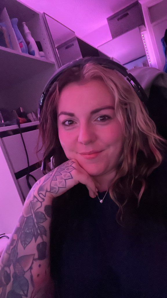 Live right now come say hey!
Twitch.tv/KerryST_