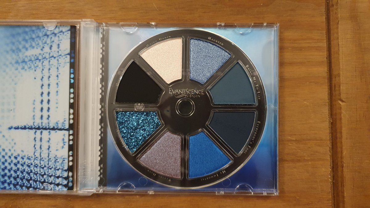 Becki 🌹 tweet media