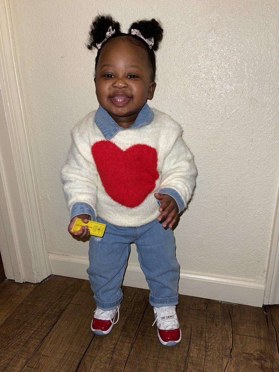maparks22_'s tweet photo. Just bc everyday You hold my heart ❤️💜😘 #GirlDadAndShit 😌 https://t.co/7aVAvYLa6X