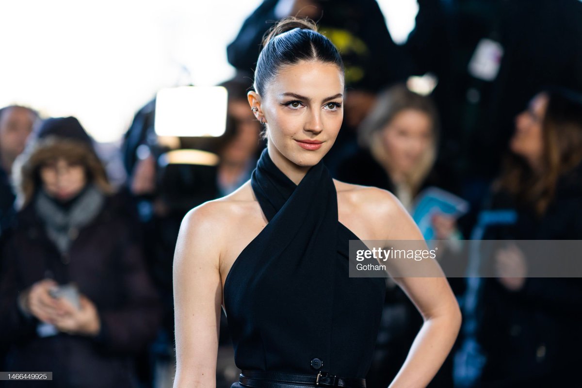 ehfilesmidia's tweet photo. 📸 Ella Hunt attends at the Michael Kors fashion show during New York Fashion Week!

credits: gettyimages/gotham; https://t.co/Kt24ItHZp4