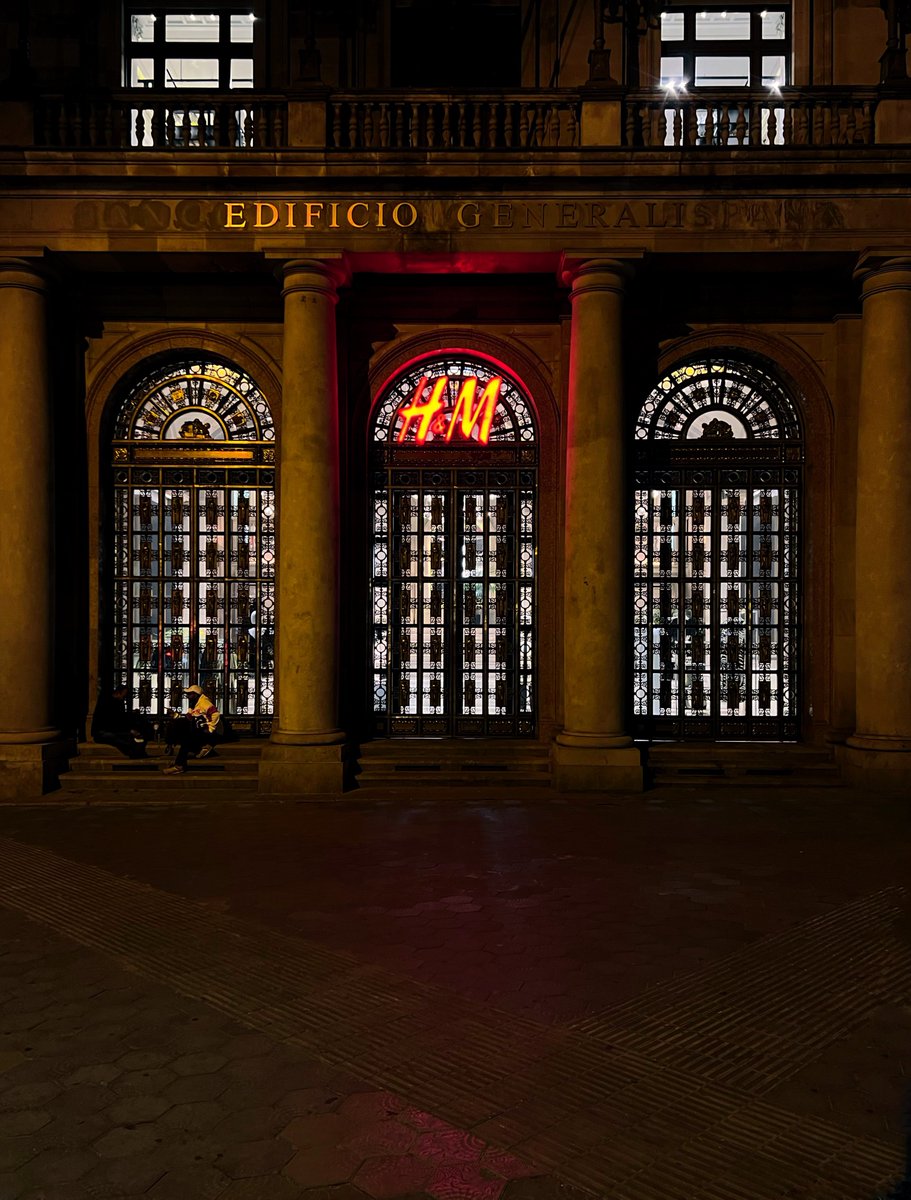 carreteromolero's tweet image. H&amp;amp;M or the gates of hell?
#ShotAndEditedOniPhone