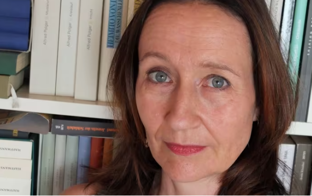 A ballet director didn't like this critic's review. So he attacked her with dog feces bit.ly/3S1FtKZ