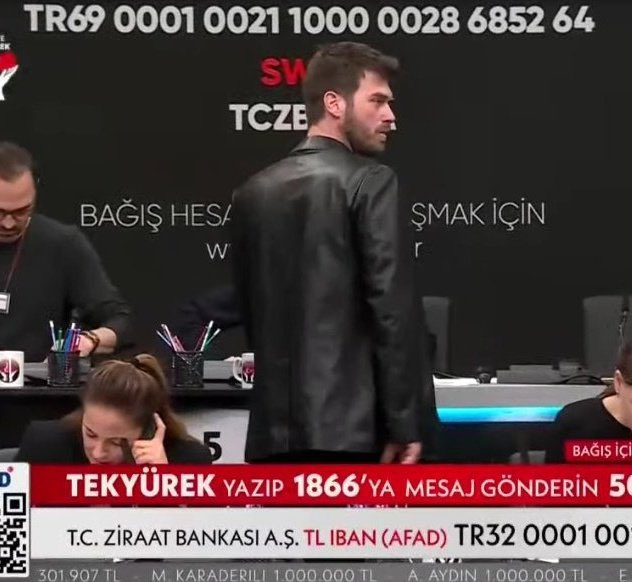 royzvasto's tweet photo. Neye bakıyon lan afad var kızılay var neye bakıyon https://t.co/1hSrjYLAjr